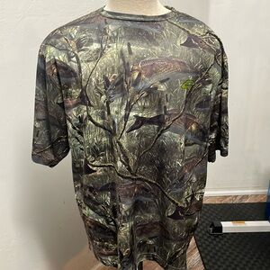 Fishouflage  fish patterned  shirt size XL